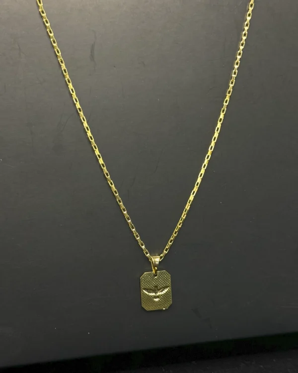 Corrente Veneziana tijolinho em ouro com elos quadrados, acabamento polido e design elegante e versátil.