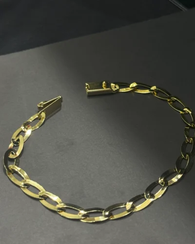 Pulseira laminada ouro - oval 6mm em ouro com acabamento polido. Design clássico, elegante e versátil.