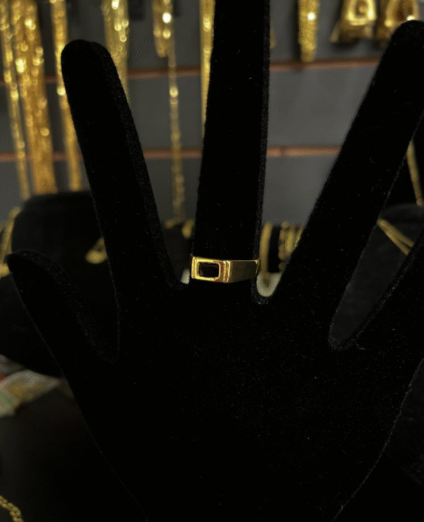 Anel Ônix Banhado a Ouro 18k