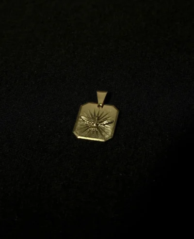 Pingente Espirito Santo Quadrado Banhado a Ouro 18k